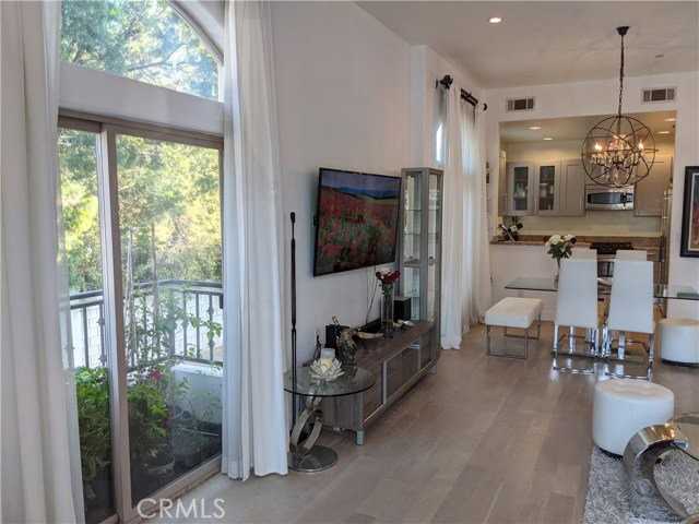 13260 Landale St - Photo 4 of 8