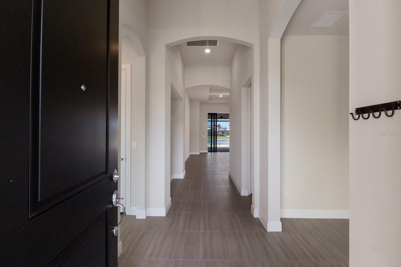 712 Sigsbee Loop - Photo 3 of 43