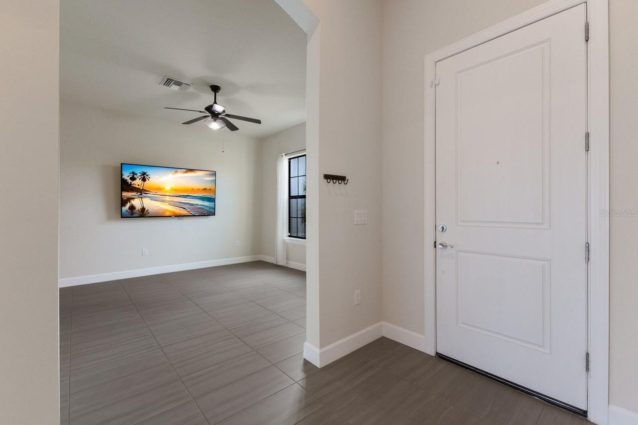 712 Sigsbee Loop - Photo 4 of 43