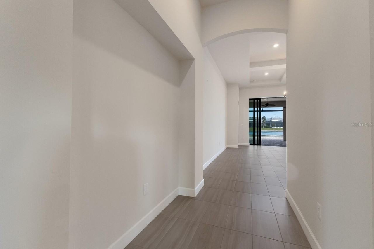 712 Sigsbee Loop - Photo 6 of 43