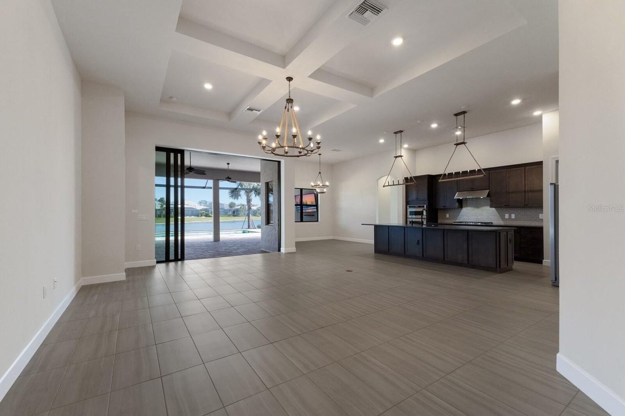 712 Sigsbee Loop - Photo 7 of 43