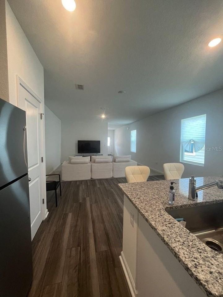 8 Oriole Rd - Photo 4 of 15