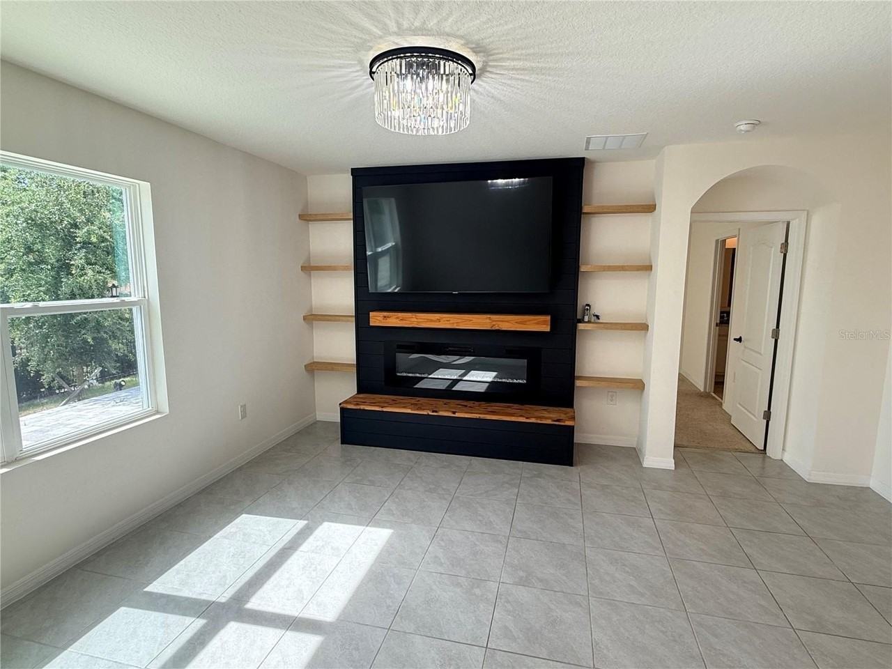 2916 Sunridge Loop - Photo 2 of 15