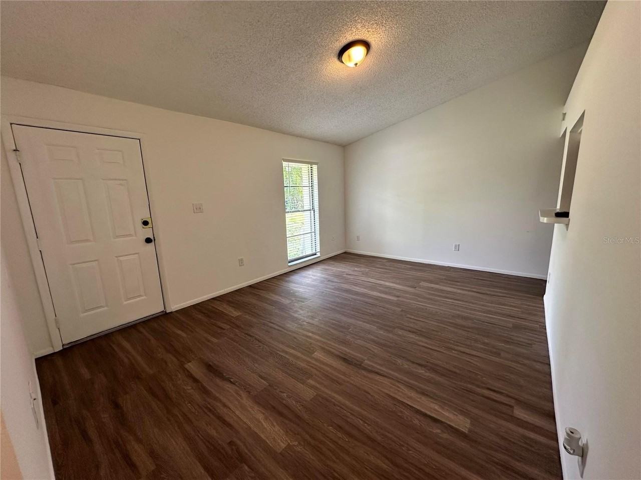 1928 Bonneville Dr - Photo 2 of 9