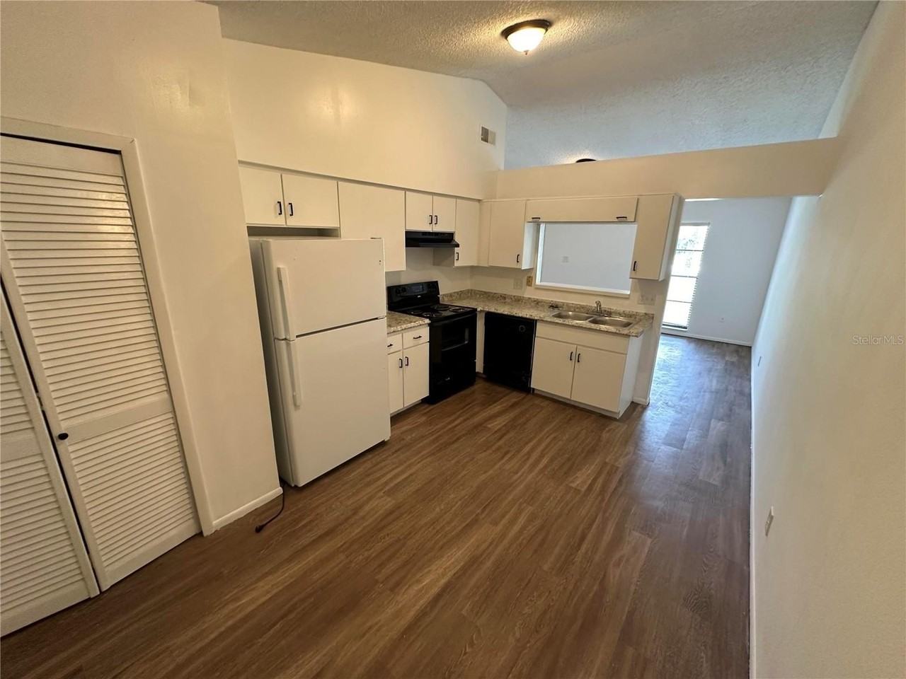 1928 Bonneville Dr - Photo 3 of 9