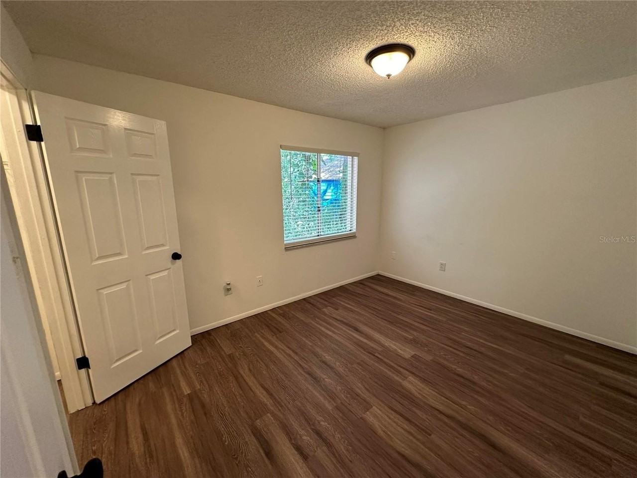 1928 Bonneville Dr - Photo 4 of 9