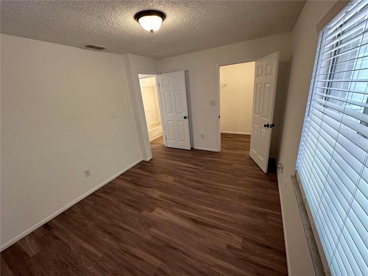 1928 Bonneville Dr - Photo 5 of 9