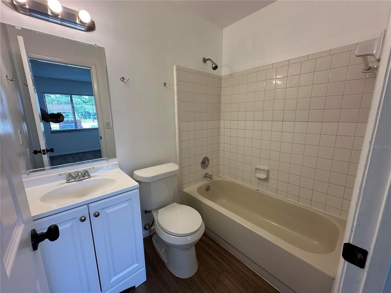 1928 Bonneville Dr - Photo 6 of 9