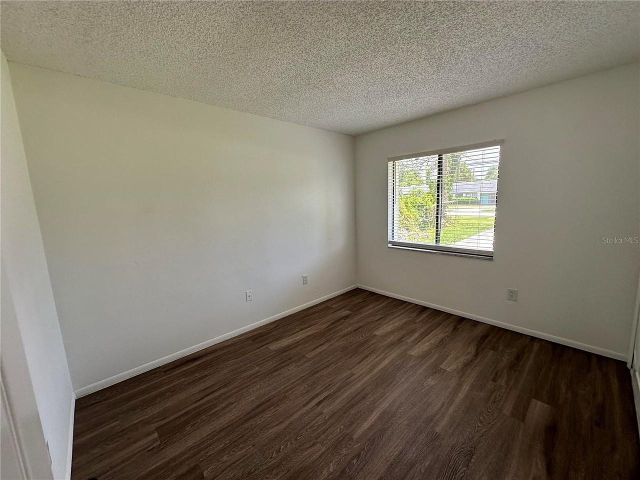1928 Bonneville Dr - Photo 7 of 9