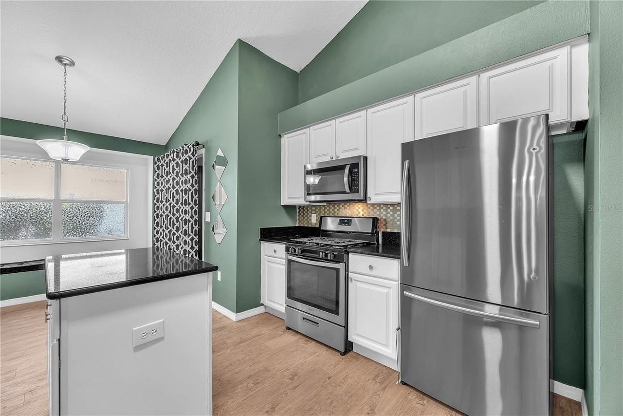 17738 Nathans Dr - Photo 3 of 35