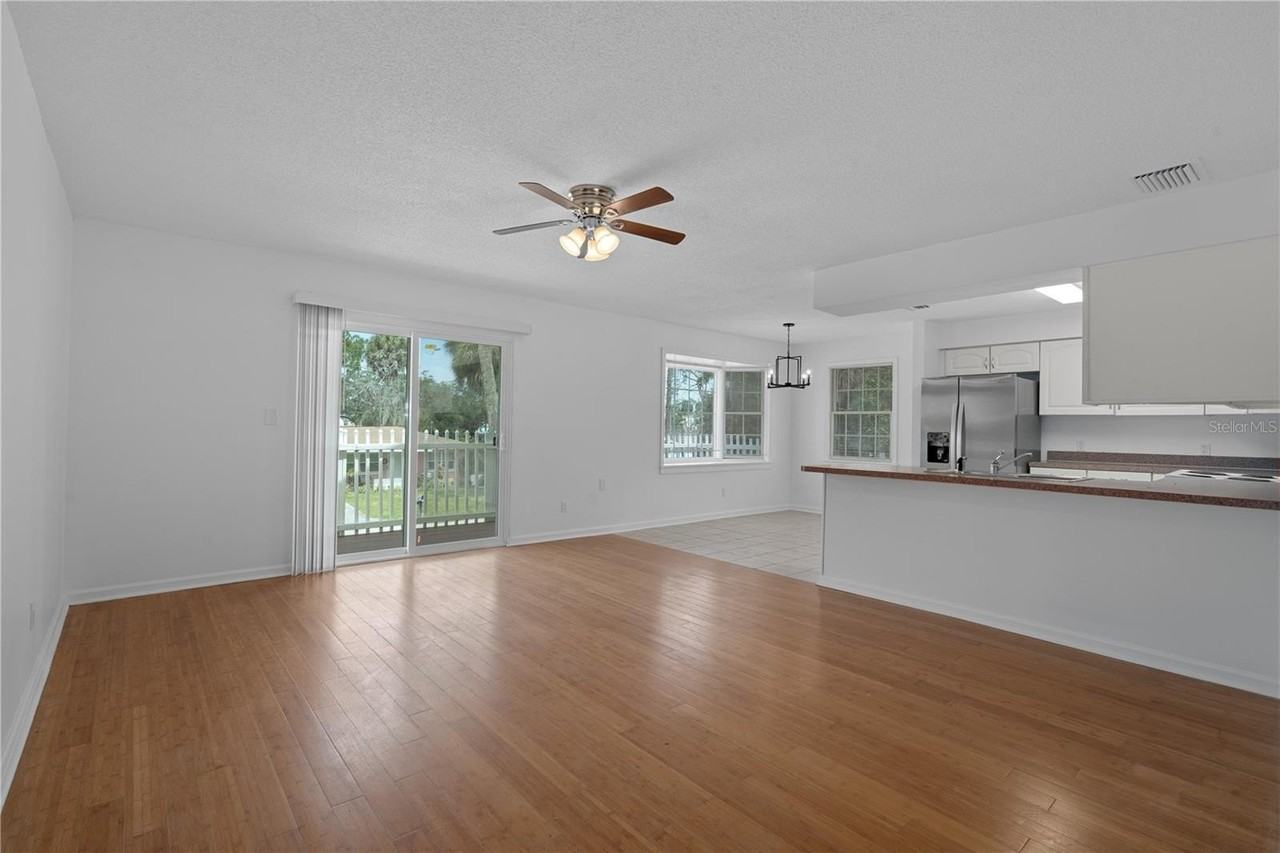 8134 Papaya St - Photo 5 of 43