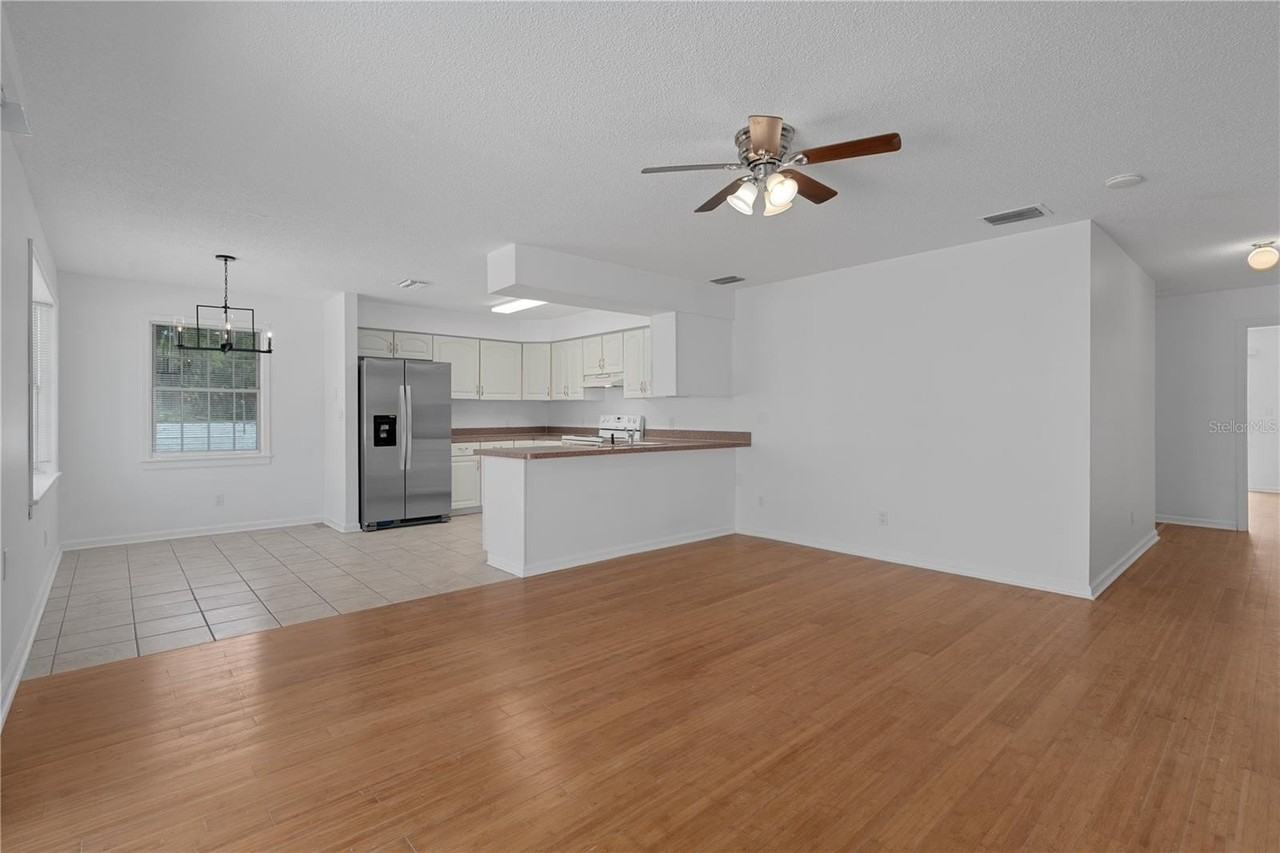 8134 Papaya St - Photo 6 of 43