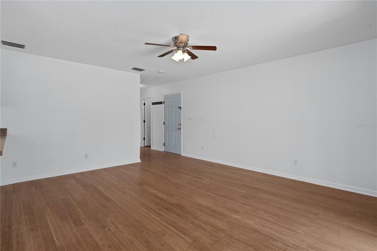 8134 Papaya St - Photo 7 of 43