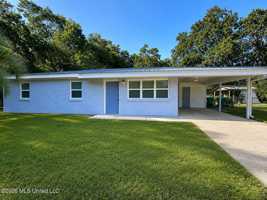 featured image of 107 Elliott Pl