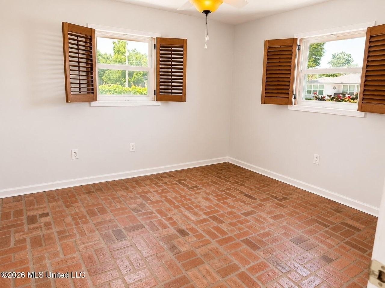 135 Pine Grove Ave - Photo 7 of 16