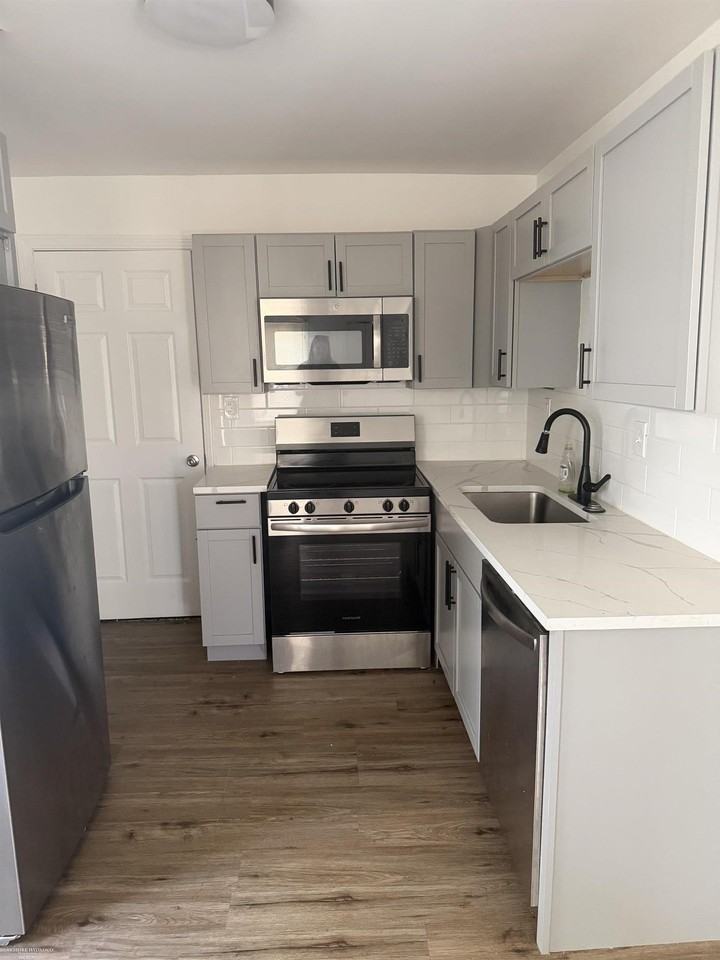 20846 Hampton Rd - Photo 2 of 14