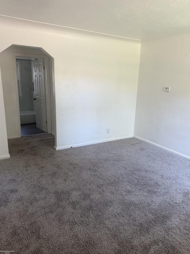 20846 Hampton Rd - Photo 7 of 14