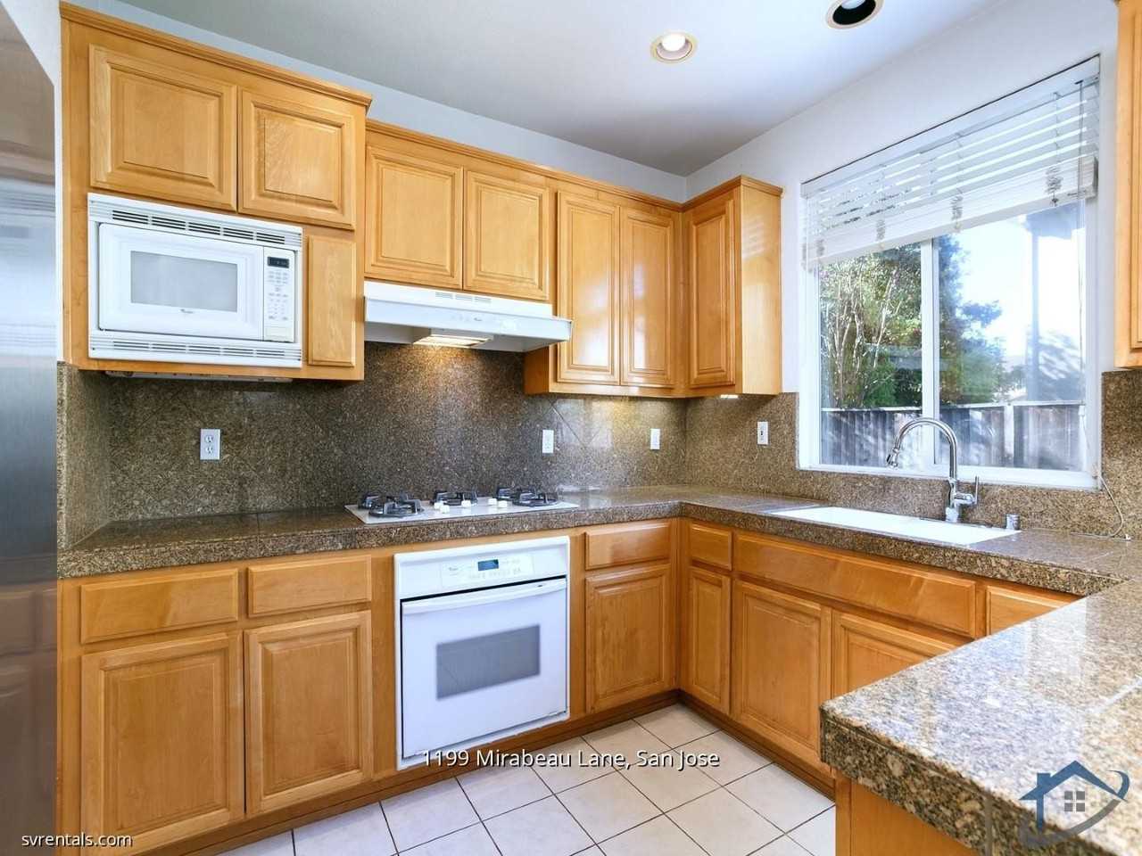 1199 Mirabeau Ln - Photo 5 of 24