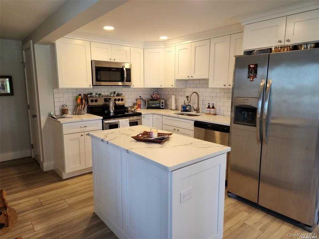 134 Ralph Ave - Photo 5 of 18