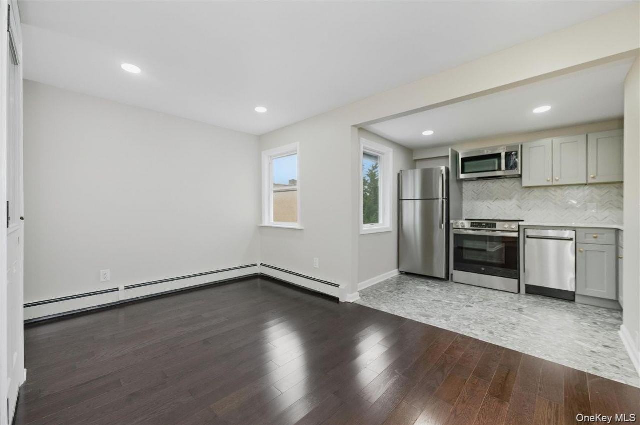 120 Maple Ave - Photo 5 of 22