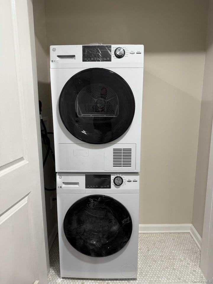 120 Maple Ave - Photo 6 of 22