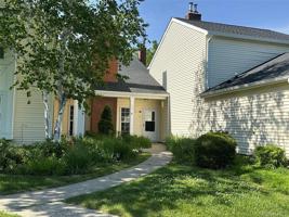 featured image of 121 Villagegreen Ct