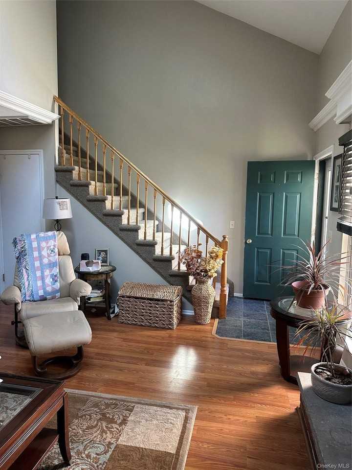 121 Villagegreen Ct - Photo 3 of 26
