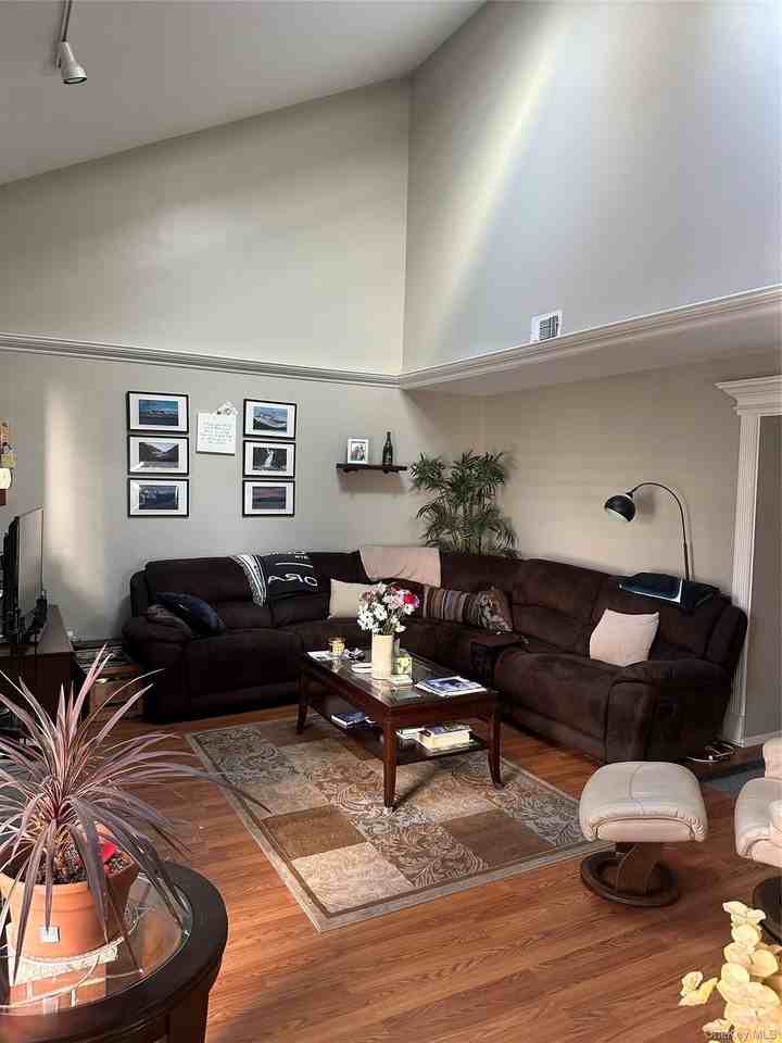 121 Villagegreen Ct - Photo 6 of 26