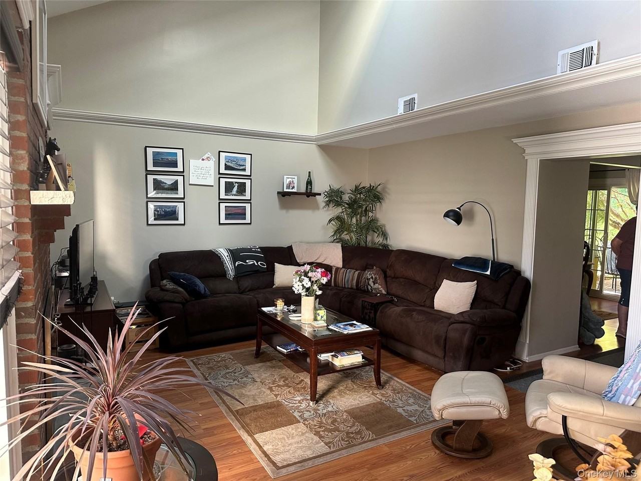 121 Villagegreen Ct - Photo 7 of 26