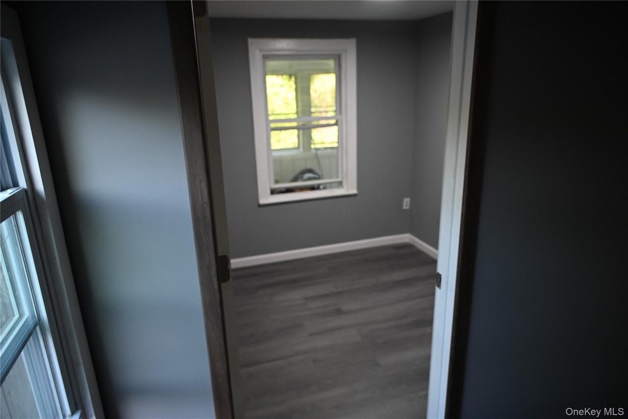 1040 Dutchess Tpke - Photo 4 of 18