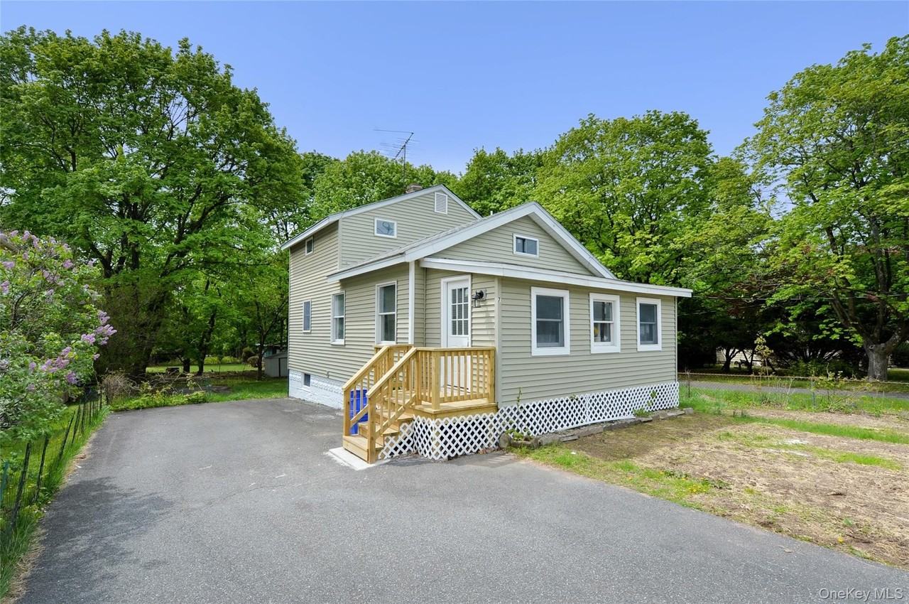 7 Pioneer Ave - Photo 2 of 27