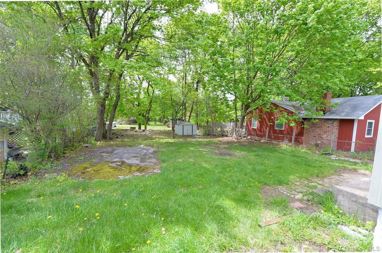 7 Pioneer Ave - Photo 3 of 27