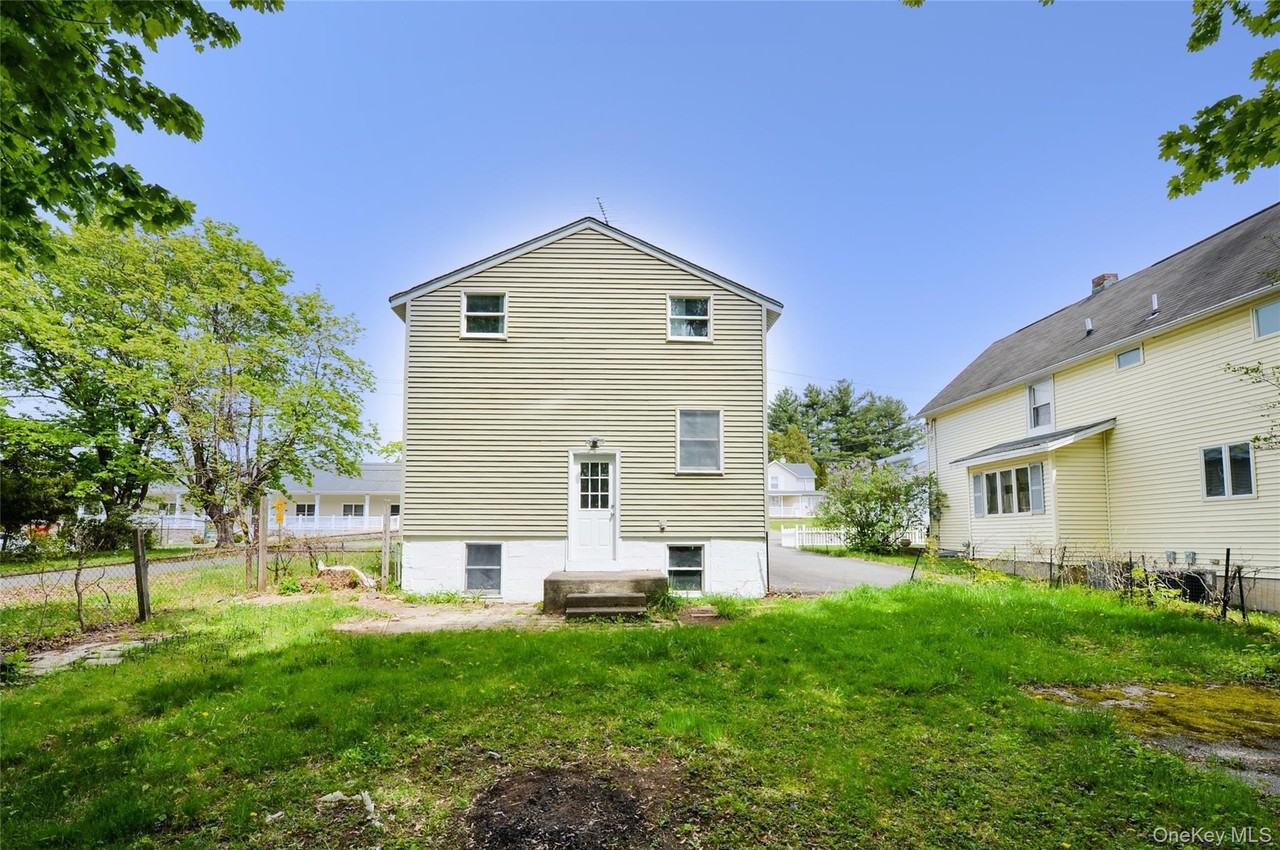 7 Pioneer Ave - Photo 4 of 27