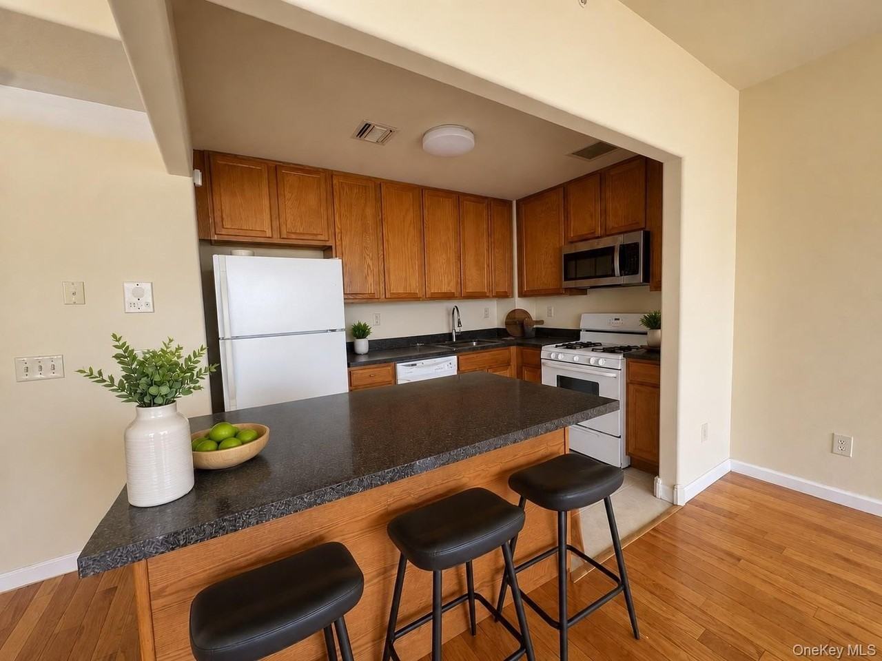 7708 Aquatic Dr - Photo 2 of 8