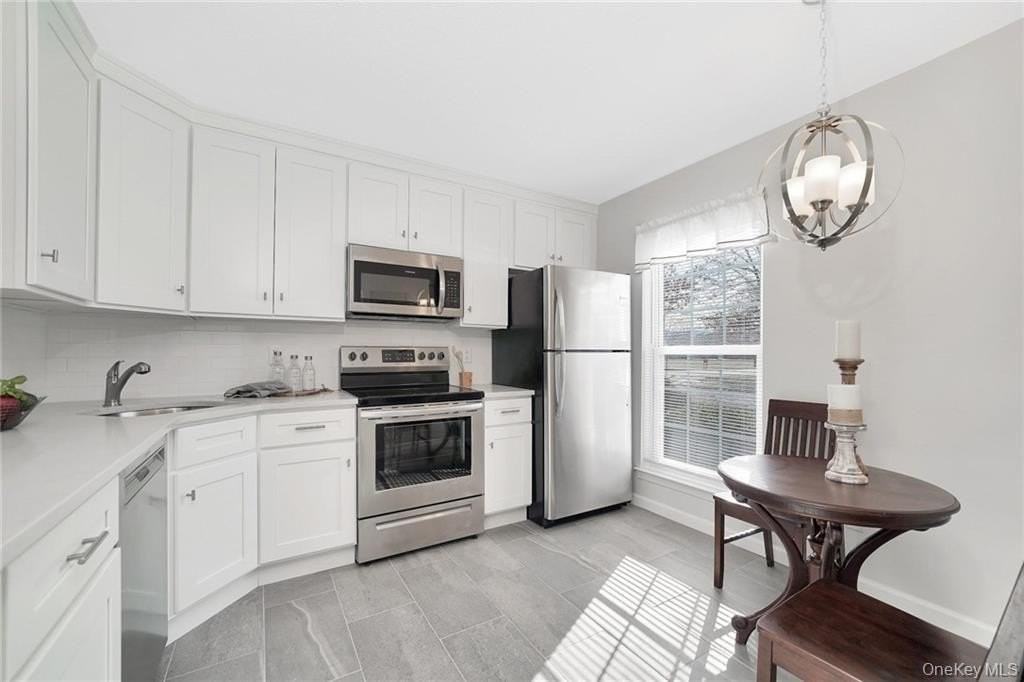 2 Goldsmith Ct - Photo 2 of 28