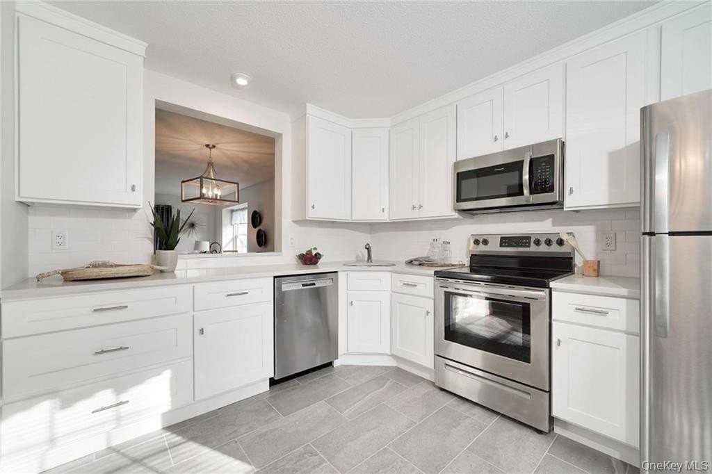 2 Goldsmith Ct - Photo 3 of 28