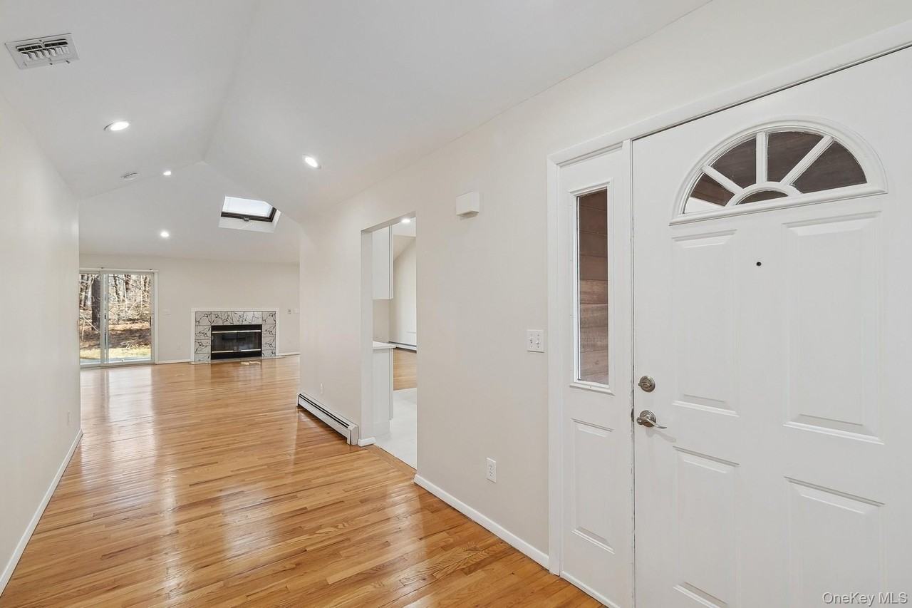 1 Woodview Way - Photo 4 of 30