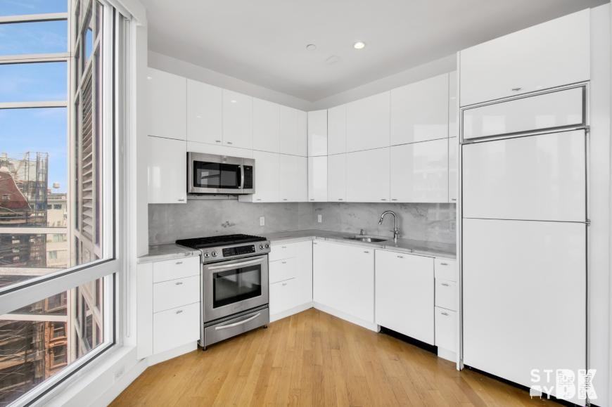 525 Clinton Ave - Photo 3 of 10