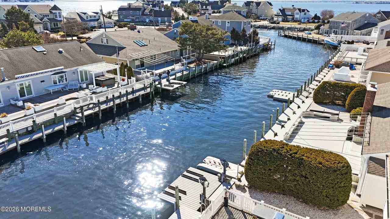 327 Tide Pond Rd - Photo 4 of 44