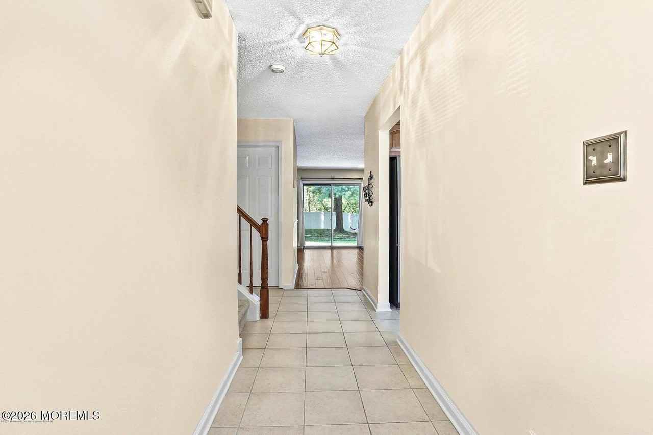 7 Stuart Dr #3 - Photo 4 of 18