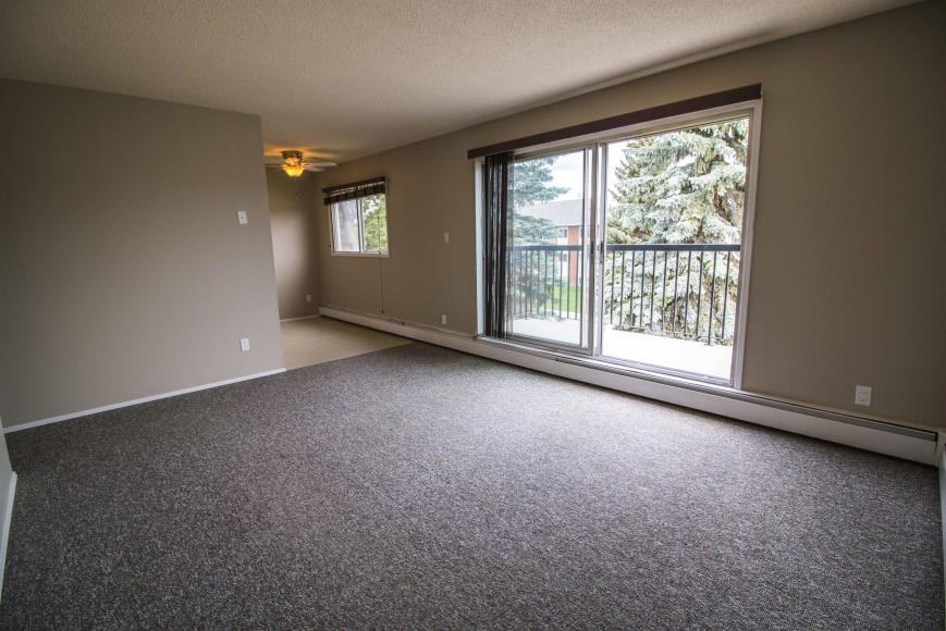 10211 106 Ave - Photo 4 of 7