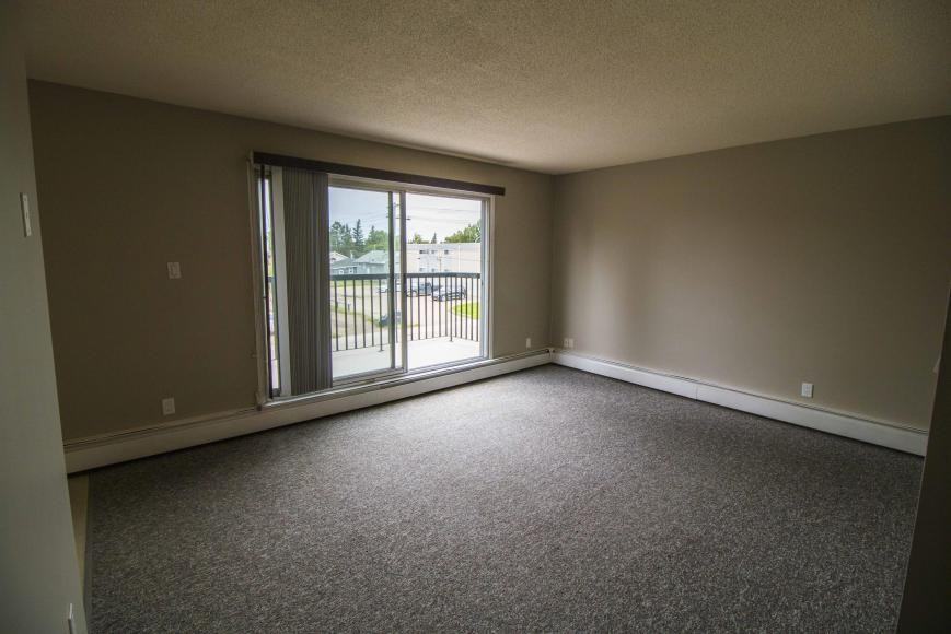10211 106 Ave - Photo 5 of 7
