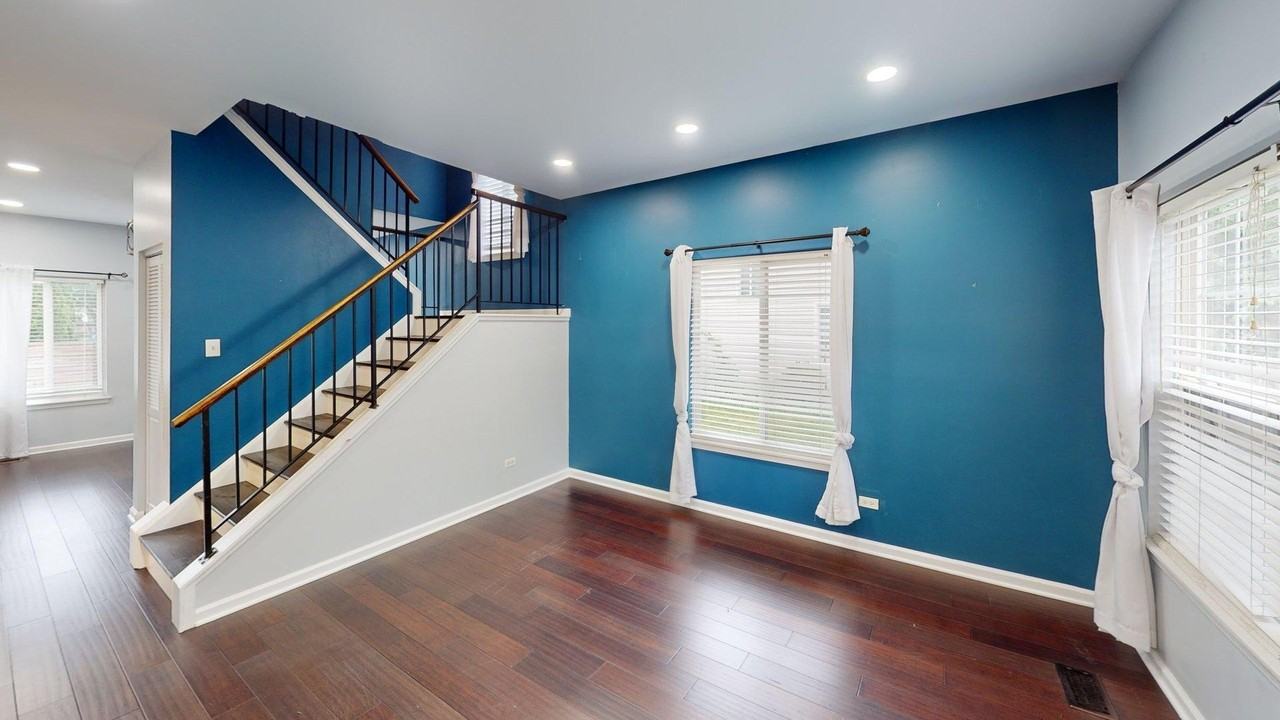 2529 Stonybrook Dr - Photo 2 of 15