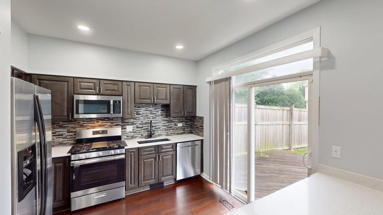 2529 Stonybrook Dr - Photo 5 of 15