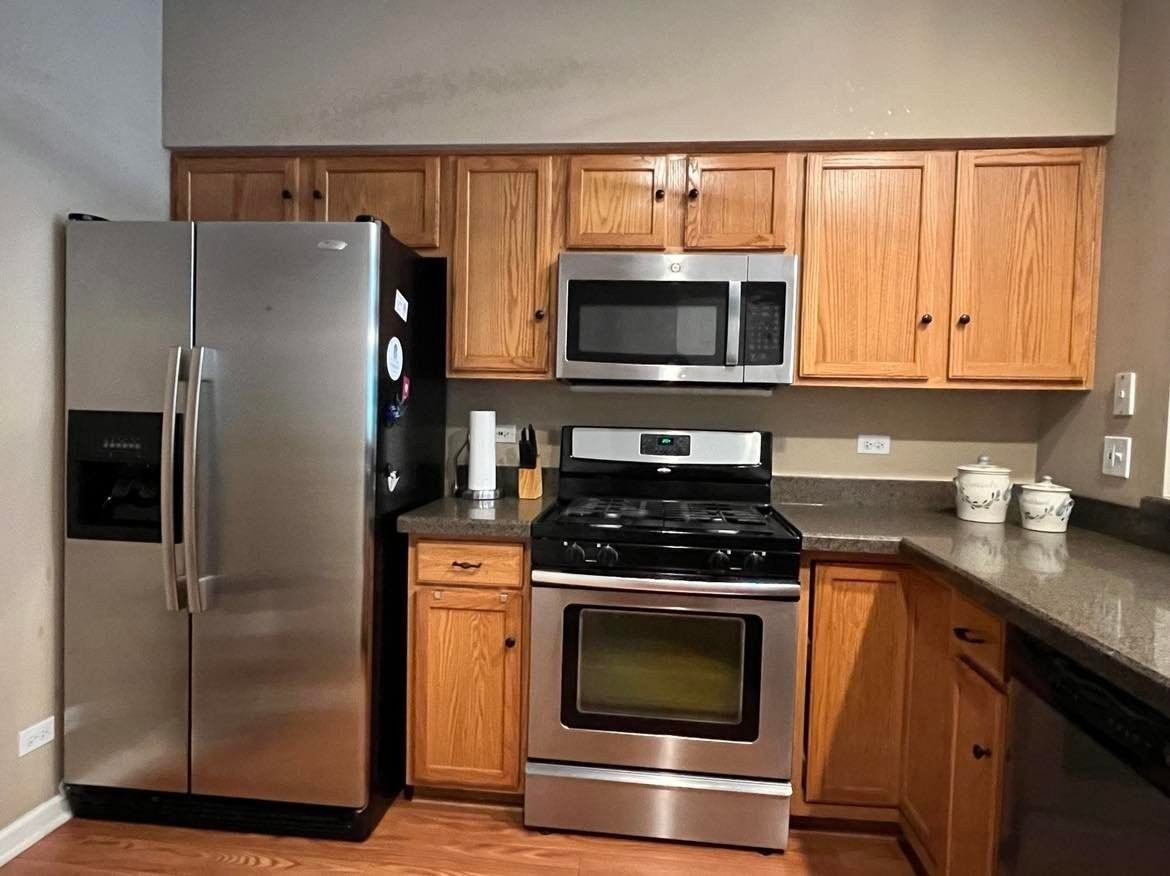 2927 Stonewater Dr #2927 - Photo 2 of 11