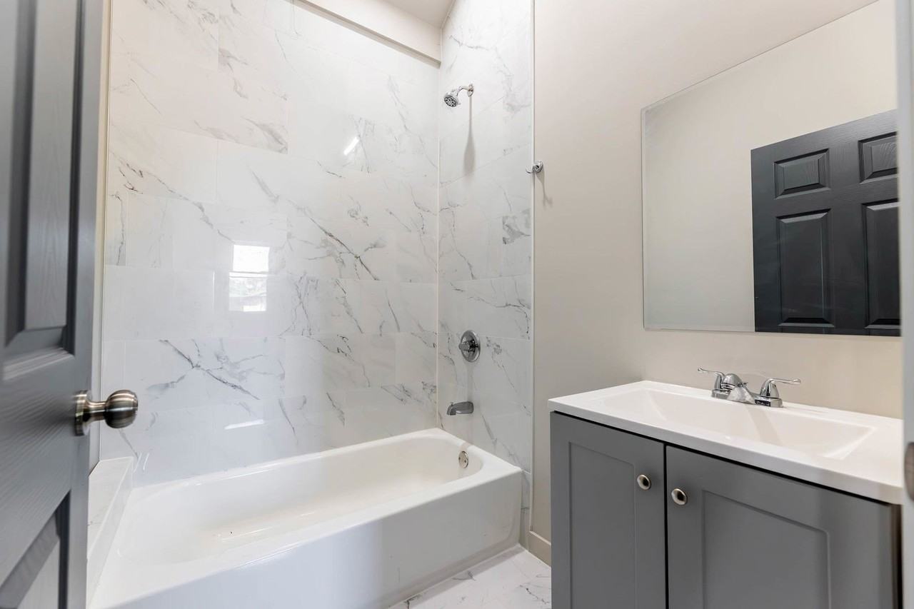 4201 S Normal Ave #4 - Photo 6 of 10