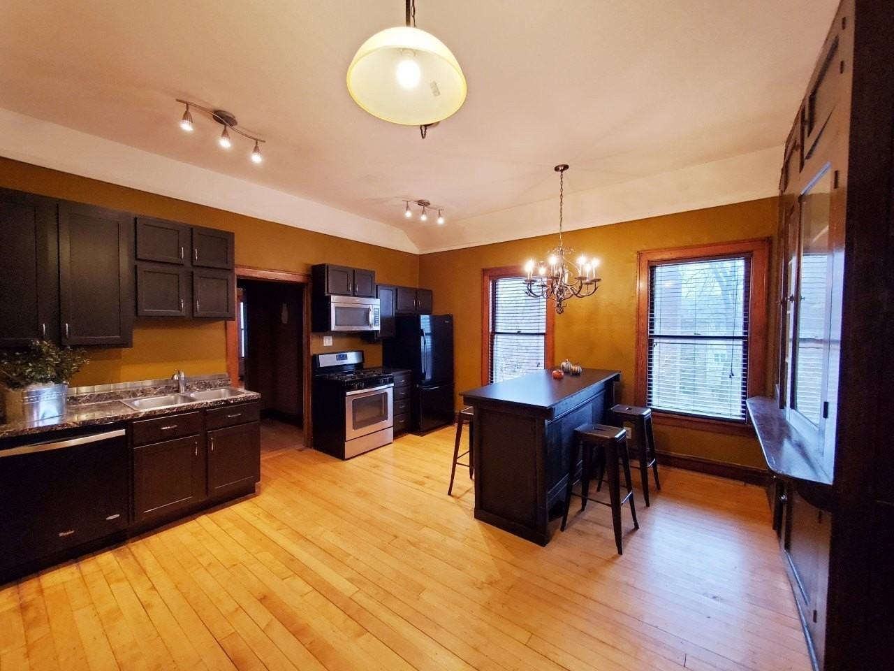 2334 N Campbell Ave #2 - Photo 7 of 15