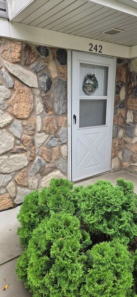 242 Nantucket Hbr - Photo 3 of 5