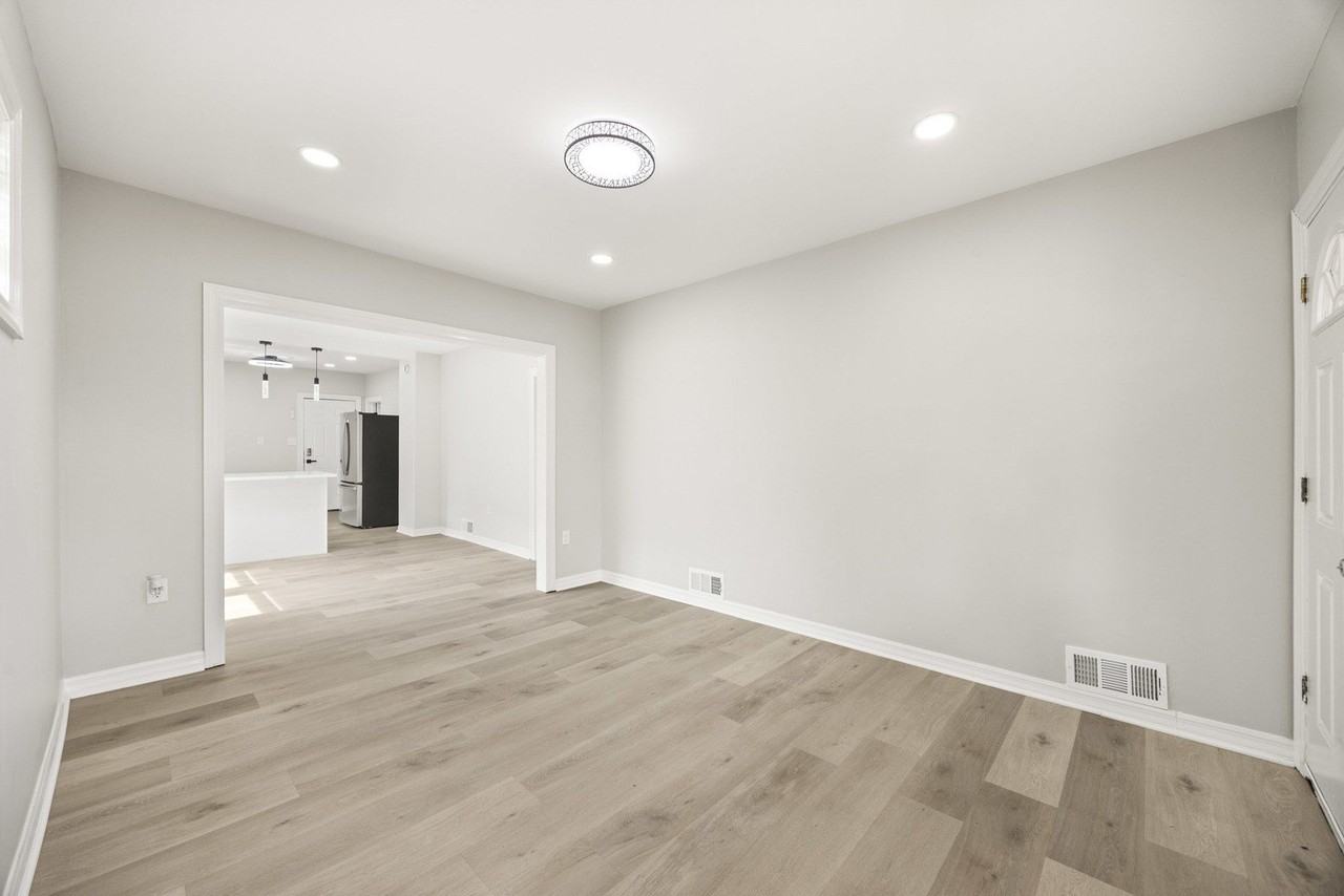 12106 S Emerald Ave - Photo 4 of 18