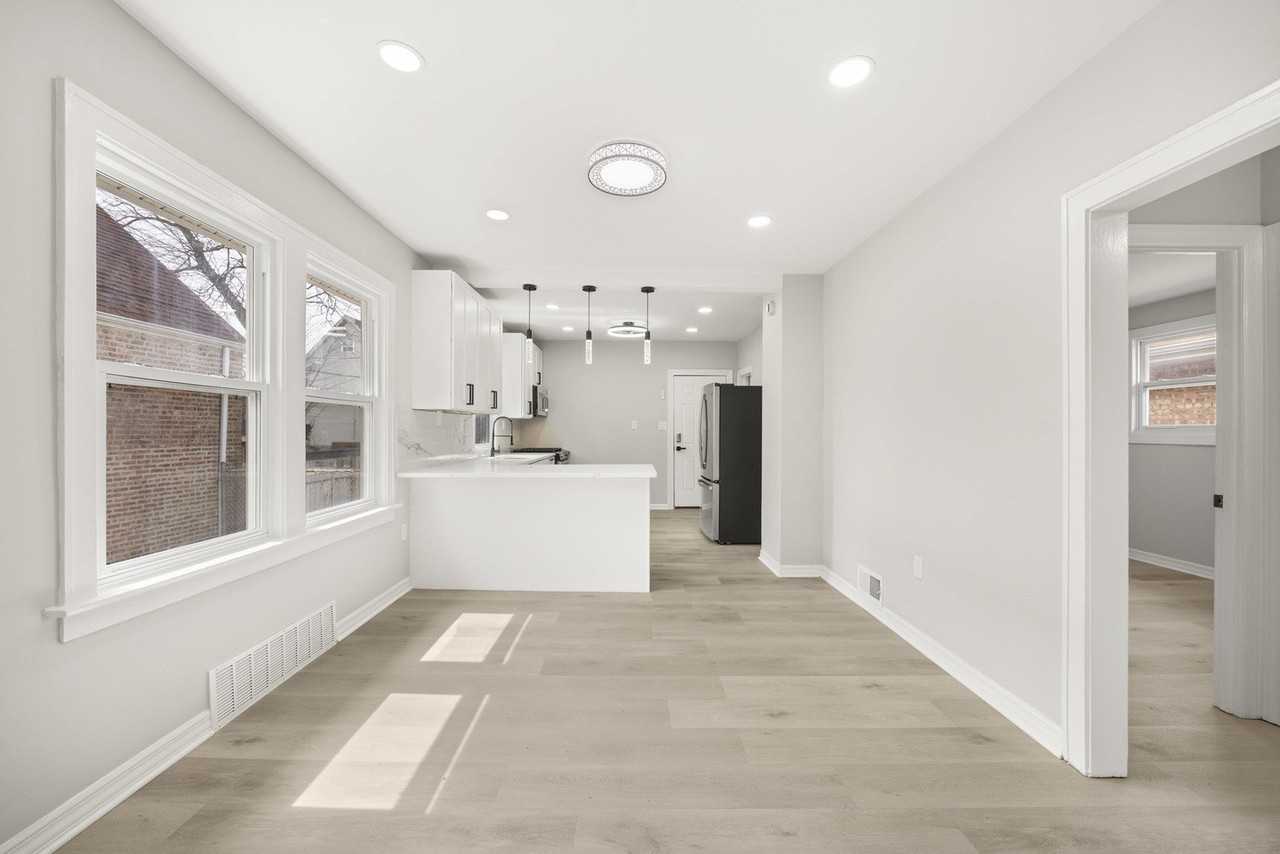 12106 S Emerald Ave - Photo 5 of 18